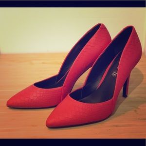 Red pumps!